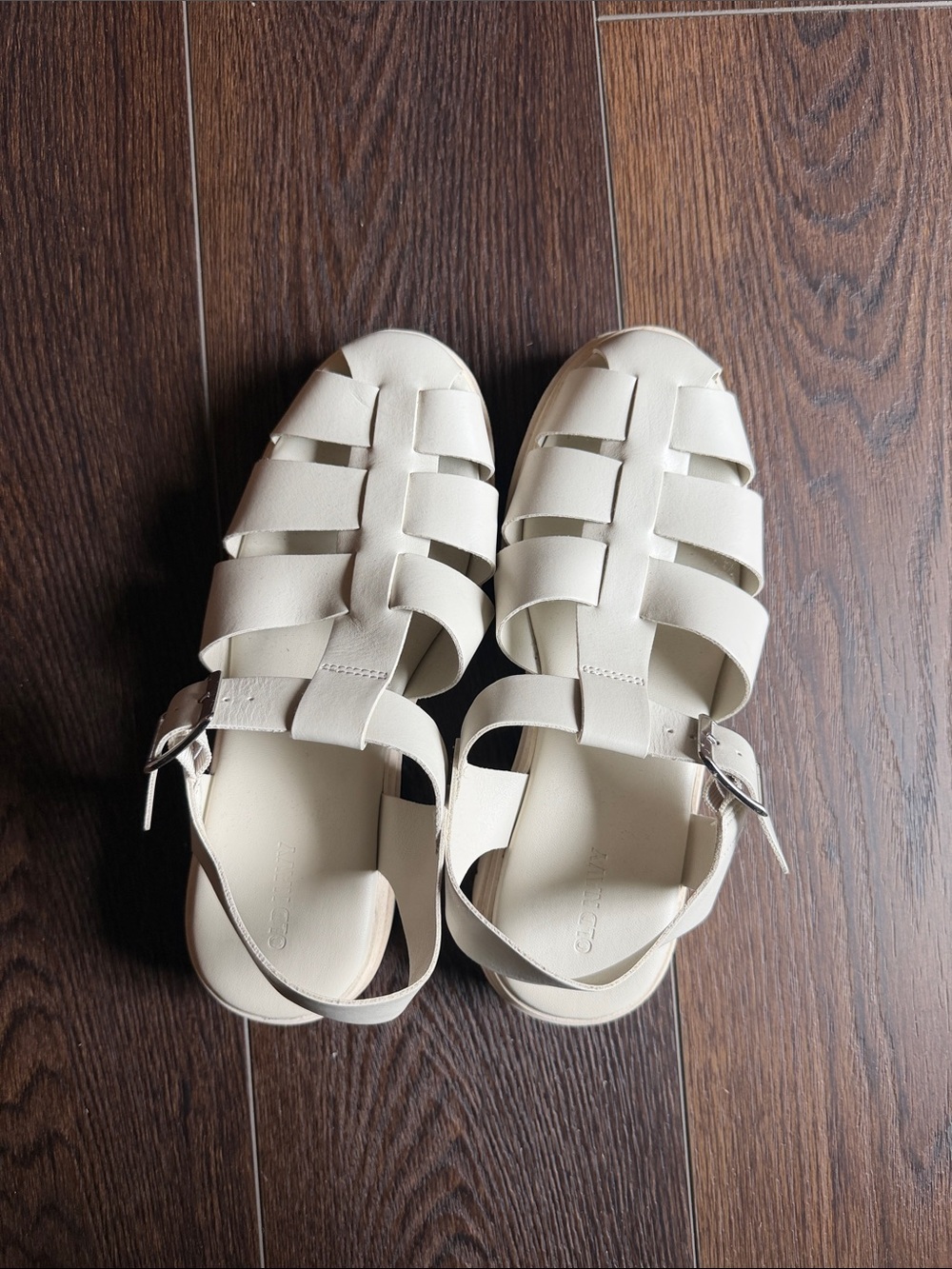 Old Navy Cream Woven fisherman Buckle Sandals